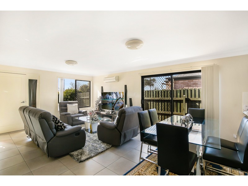 3/2 Swallow Court, Newtown QLD 4350