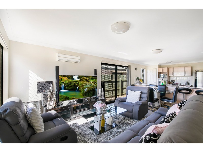 3/2 Swallow Court, Newtown QLD 4350