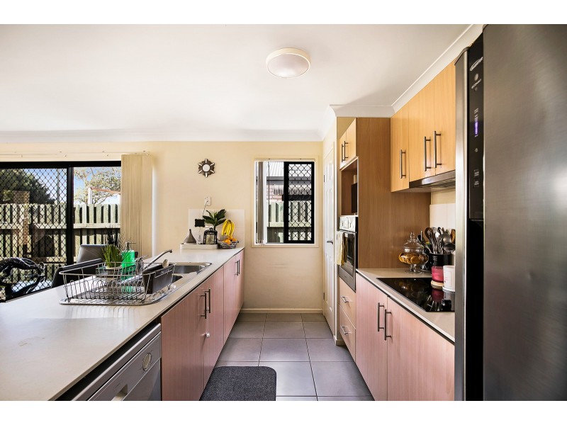 3/2 Swallow Court, Newtown QLD 4350