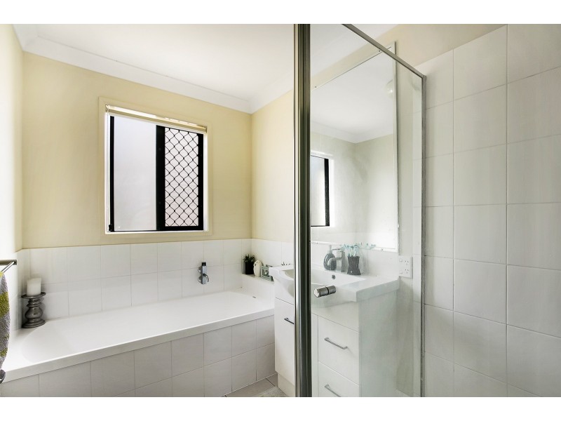 3/2 Swallow Court, Newtown QLD 4350