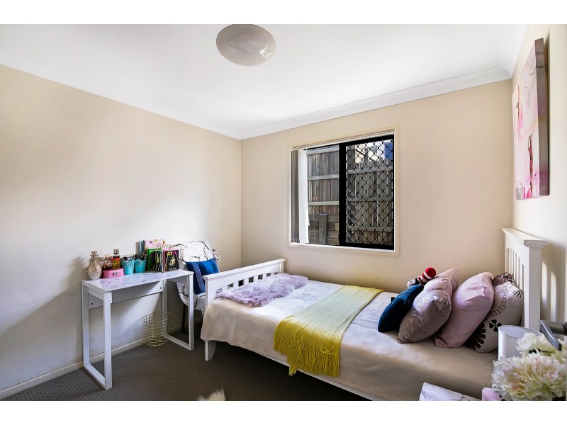 3/2 Swallow Court, Newtown QLD 4350