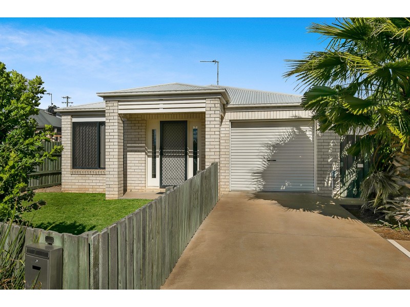 3/2 Swallow Court, Newtown QLD 4350