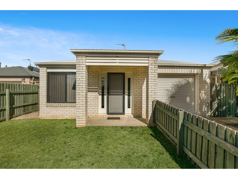 3/2 Swallow Court, Newtown QLD 4350