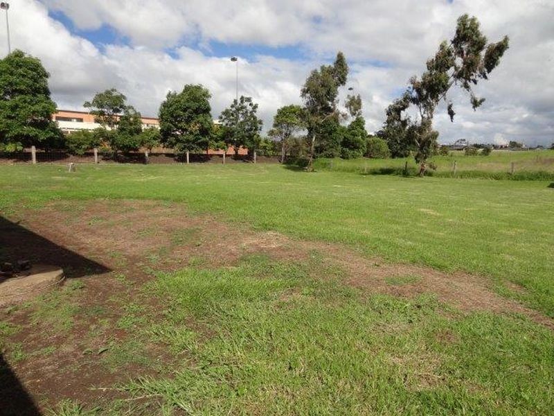 500 South Street, Glenvale QLD 4350