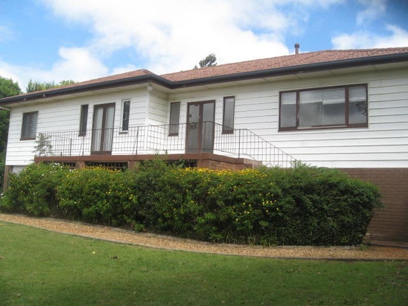 16 Ross Street, Mount Lofty QLD 4350