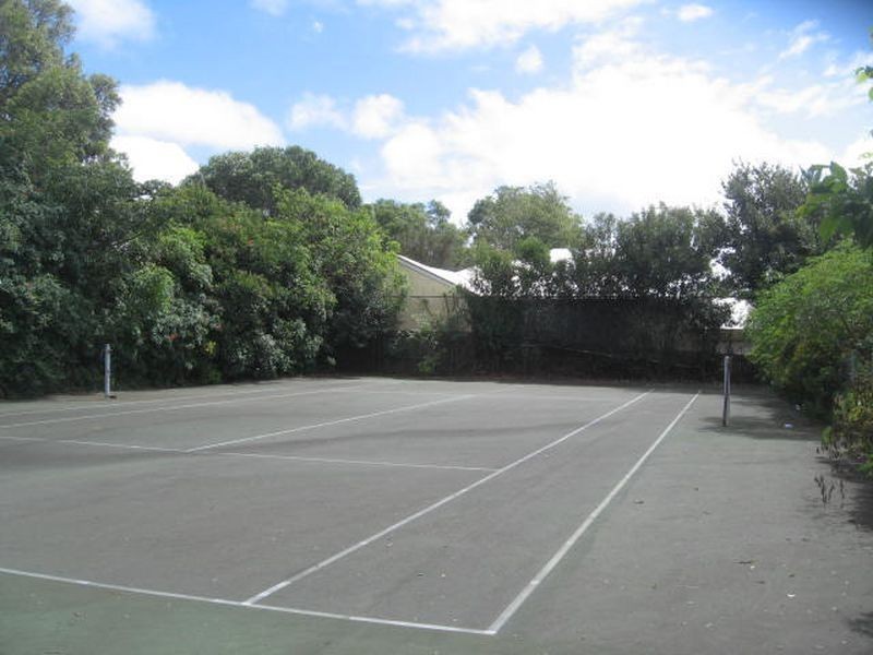 16 Ross Street, Mount Lofty QLD 4350