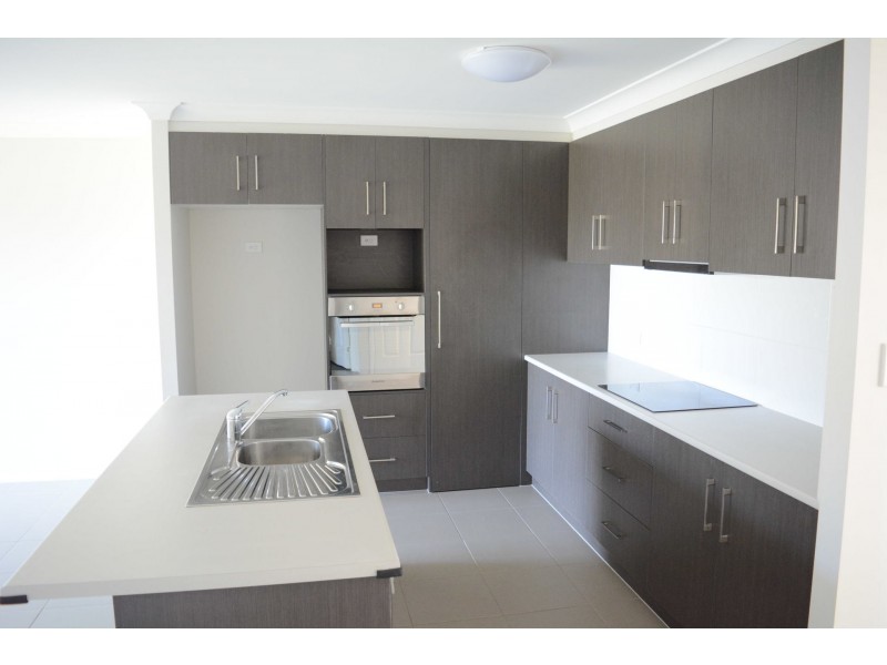 1/15 Grandslam Street, Glenvale QLD 4350