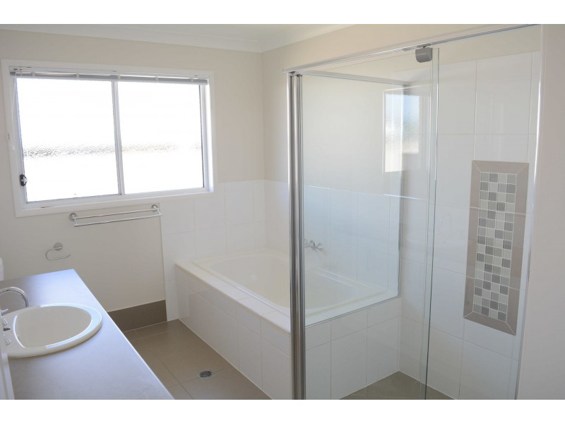 1/15 Grandslam Street, Glenvale QLD 4350