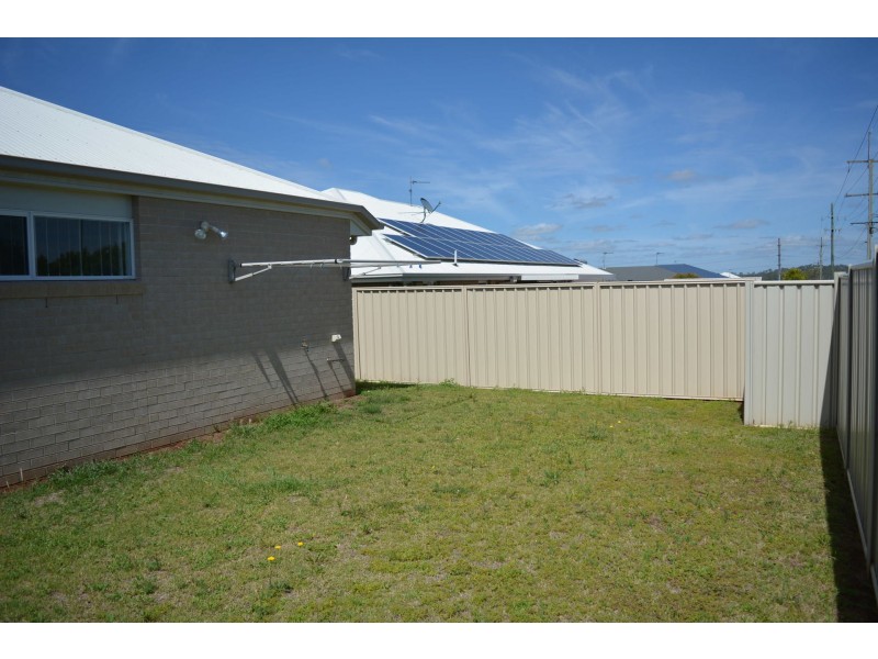 1/15 Grandslam Street, Glenvale QLD 4350