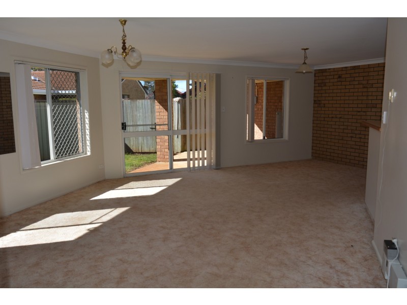 1/8 Camellia Court, Darling Heights QLD 4350