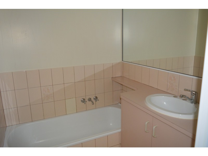 1/8 Camellia Court, Darling Heights QLD 4350