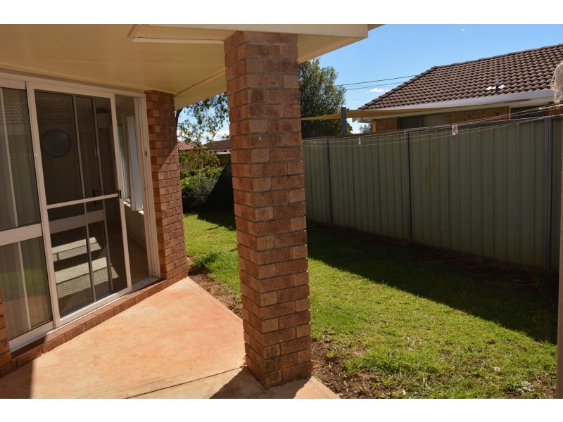 1/8 Camellia Court, Darling Heights QLD 4350