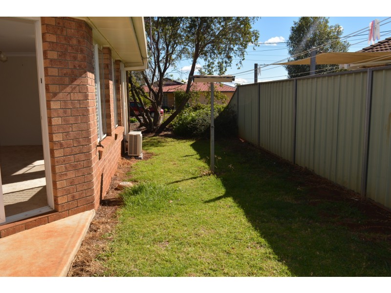 1/8 Camellia Court, Darling Heights QLD 4350