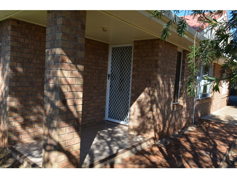 1/8 Camellia Court, Darling Heights QLD 4350