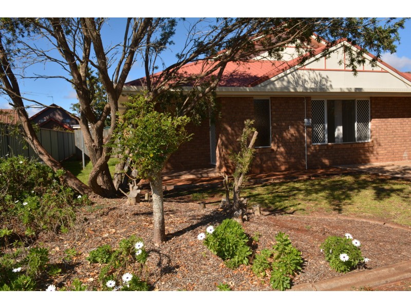 1/8 Camellia Court, Darling Heights QLD 4350