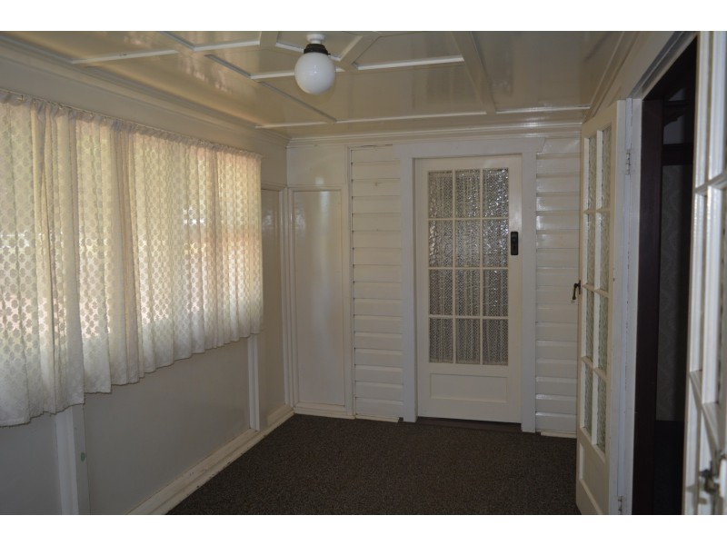 181 Campbell Street, Newtown QLD 4350