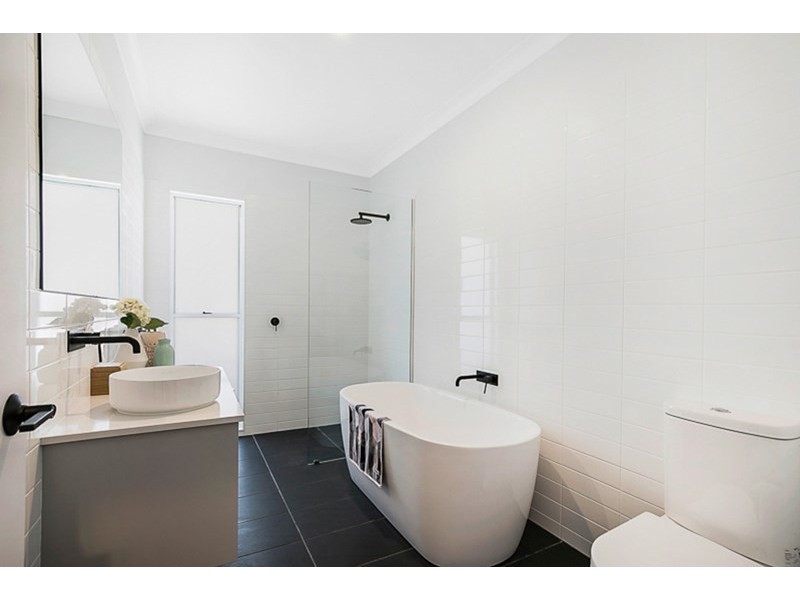 15a Northland Street, Newtown QLD 4350