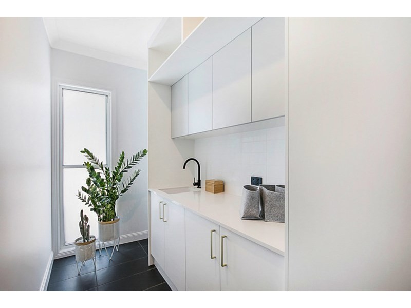 15a Northland Street, Newtown QLD 4350