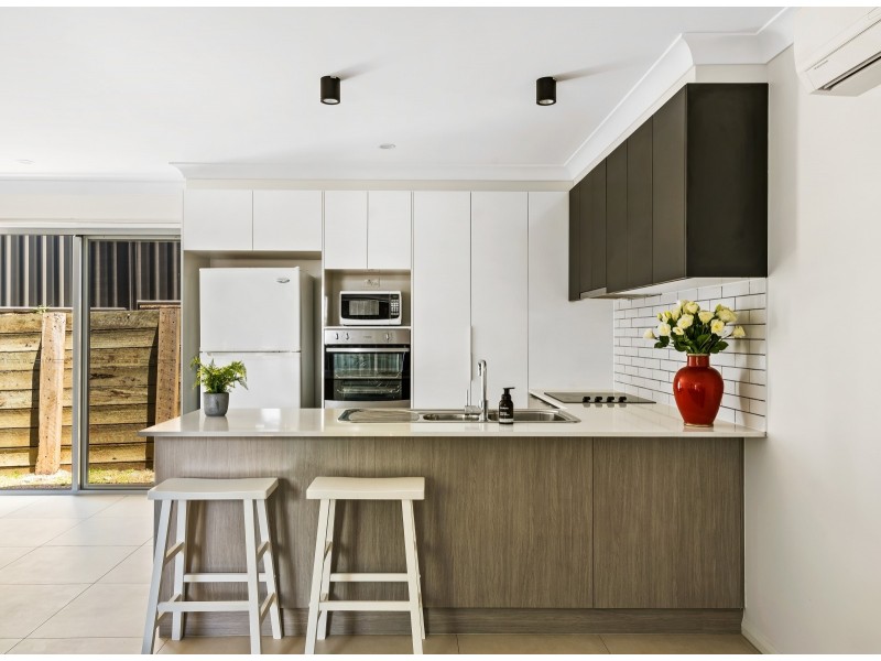 2/23 West Street, Newtown QLD 4350
