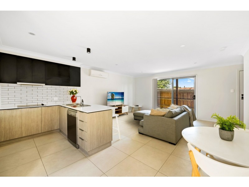 2/23 West Street, Newtown QLD 4350