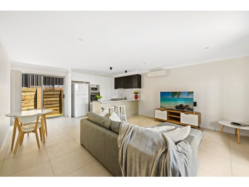 2/23 West Street, Newtown QLD 4350