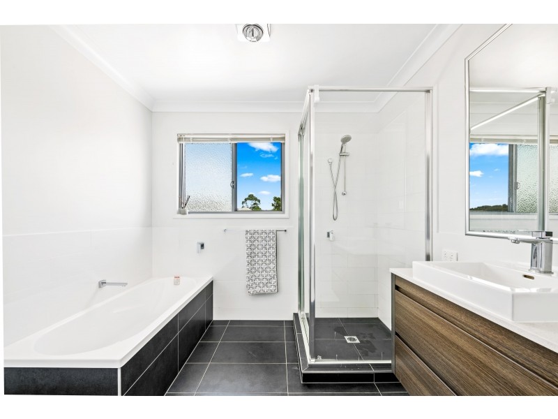 2/23 West Street, Newtown QLD 4350