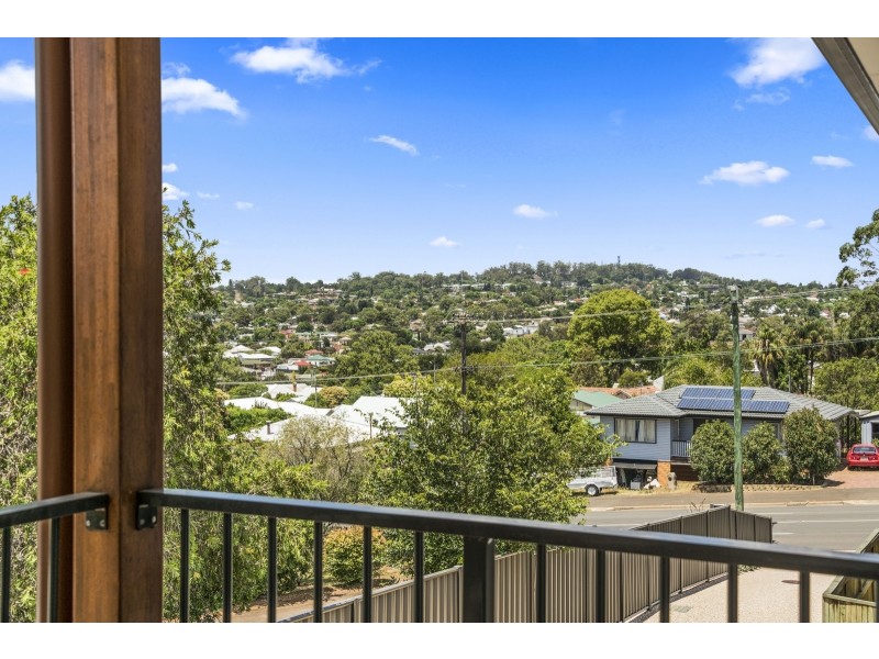 2/23 West Street, Newtown QLD 4350