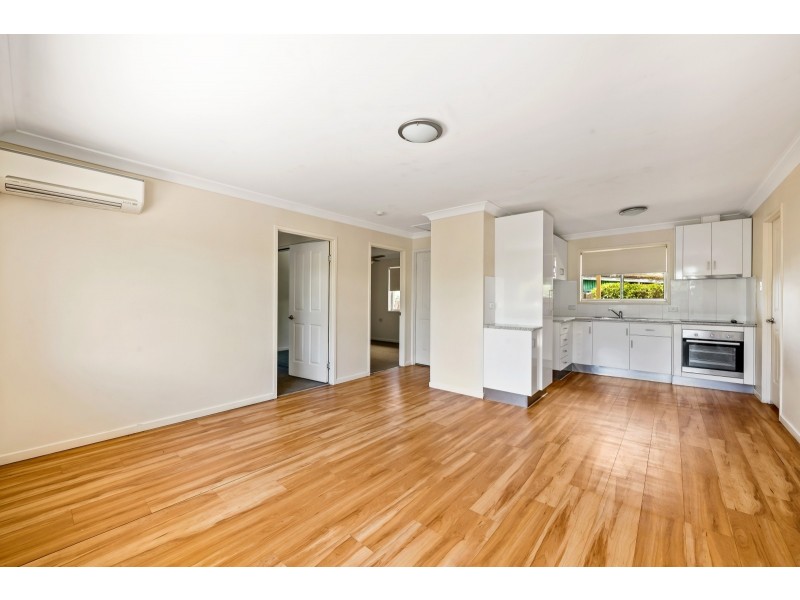 2/22 Whichello Street, Newtown QLD 4350