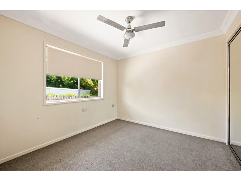 2/22 Whichello Street, Newtown QLD 4350
