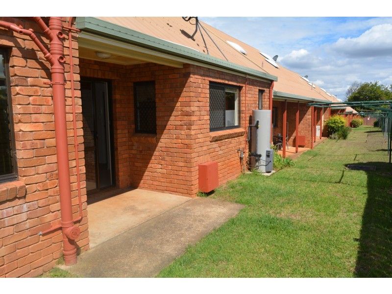 11/369 Margaret Street, Newtown QLD 4350