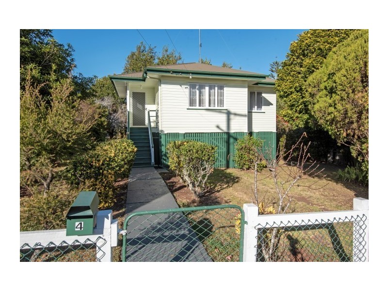 4 Murray Street, Mount Lofty QLD 4350