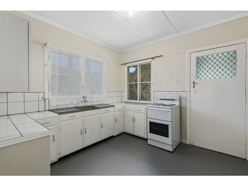 4 Murray Street, Mount Lofty QLD 4350