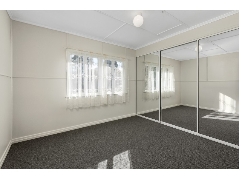 4 Murray Street, Mount Lofty QLD 4350