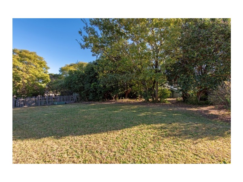 4 Murray Street, Mount Lofty QLD 4350