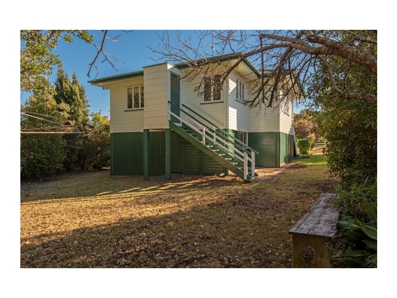 4 Murray Street, Mount Lofty QLD 4350