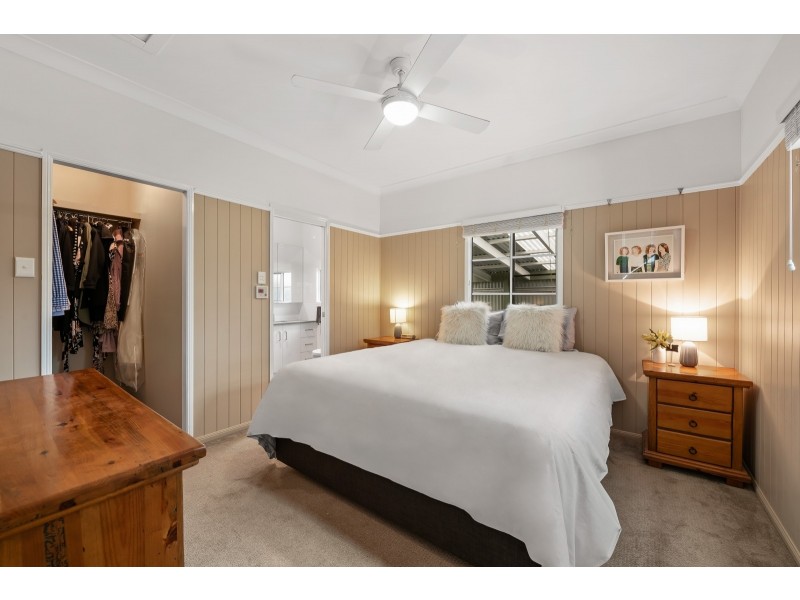 64 Alford Street, Mount Lofty QLD 4350