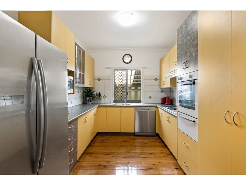 64 Alford Street, Mount Lofty QLD 4350