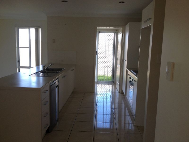 8 Huon Drive, Glenvale QLD 4350