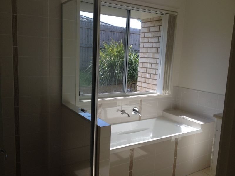 8 Huon Drive, Glenvale QLD 4350