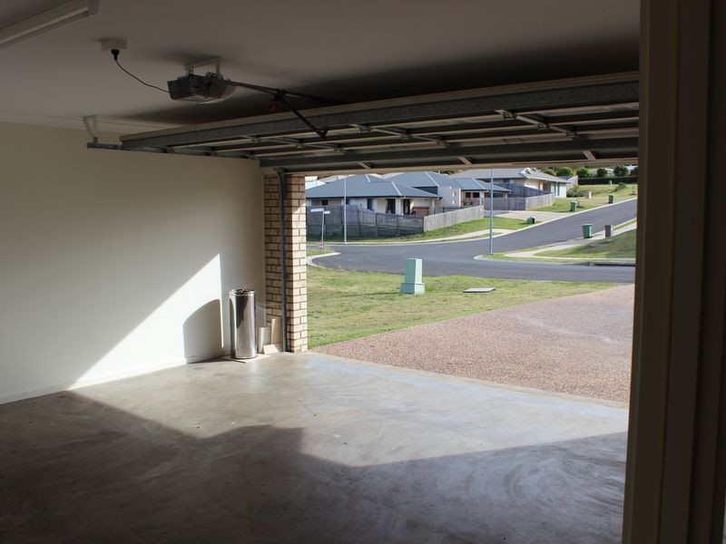 8 Huon Drive, Glenvale QLD 4350