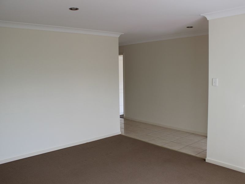 8 Huon Drive, Glenvale QLD 4350