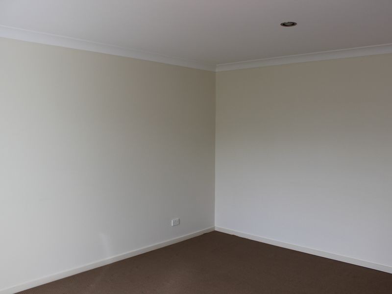 8 Huon Drive, Glenvale QLD 4350