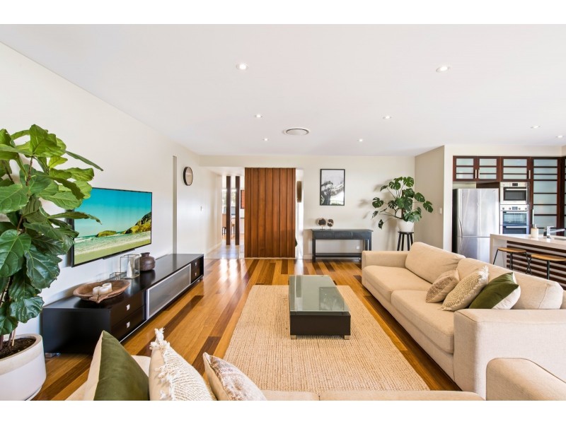 8 Brimblecombe Drive, Middle Ridge QLD 4350