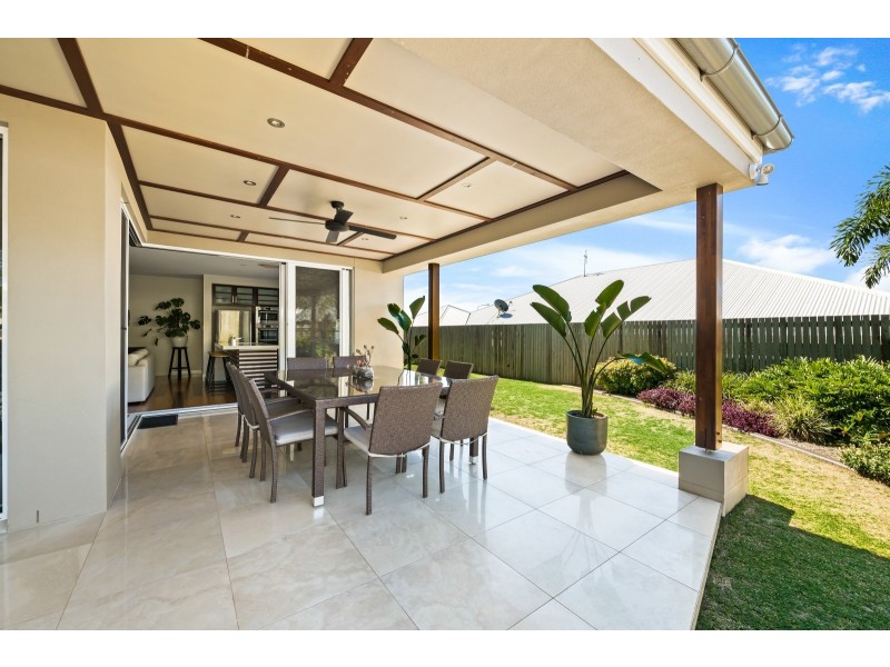 8 Brimblecombe Drive, Middle Ridge QLD 4350