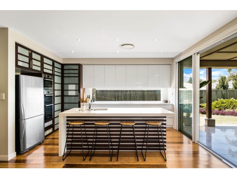 8 Brimblecombe Drive, Middle Ridge QLD 4350