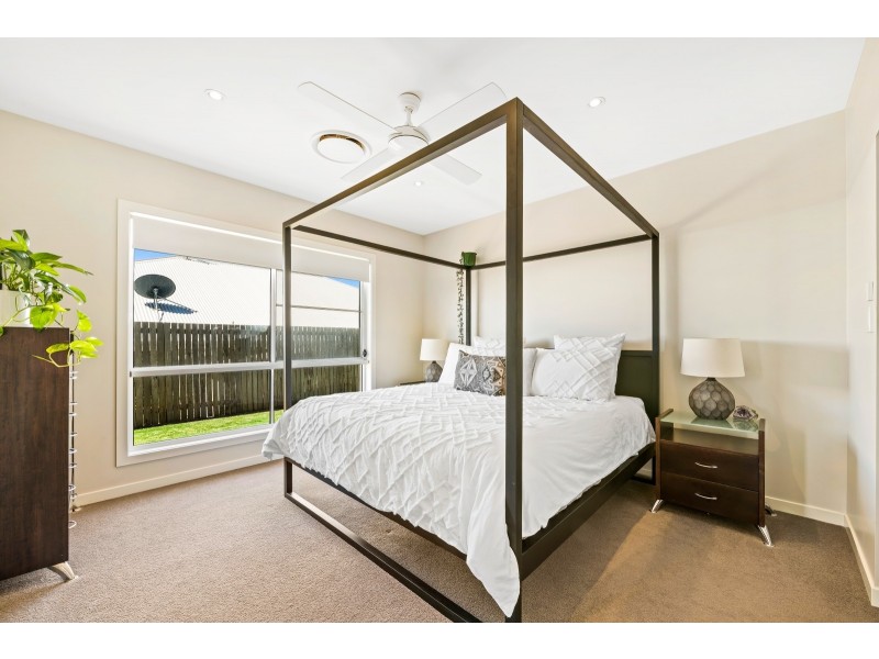 8 Brimblecombe Drive, Middle Ridge QLD 4350