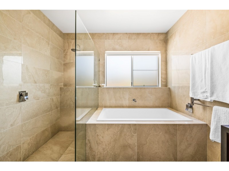 8 Brimblecombe Drive, Middle Ridge QLD 4350
