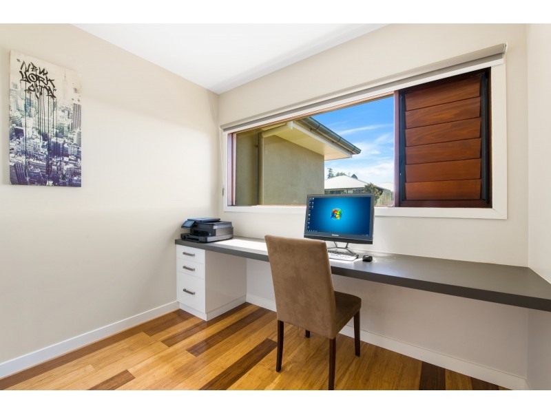 8 Brimblecombe Drive, Middle Ridge QLD 4350