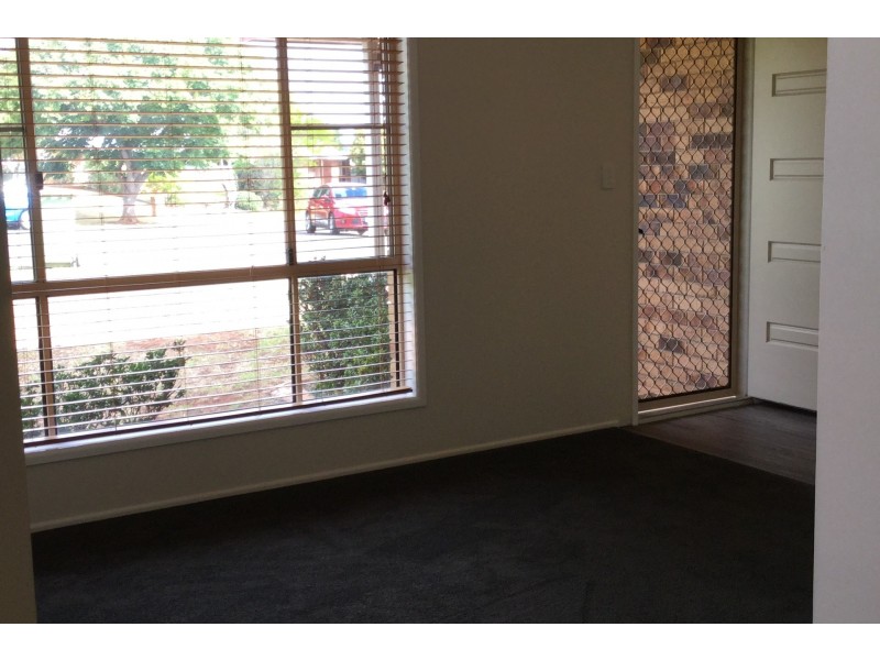 4 Lacebark Court, Glenvale QLD 4350