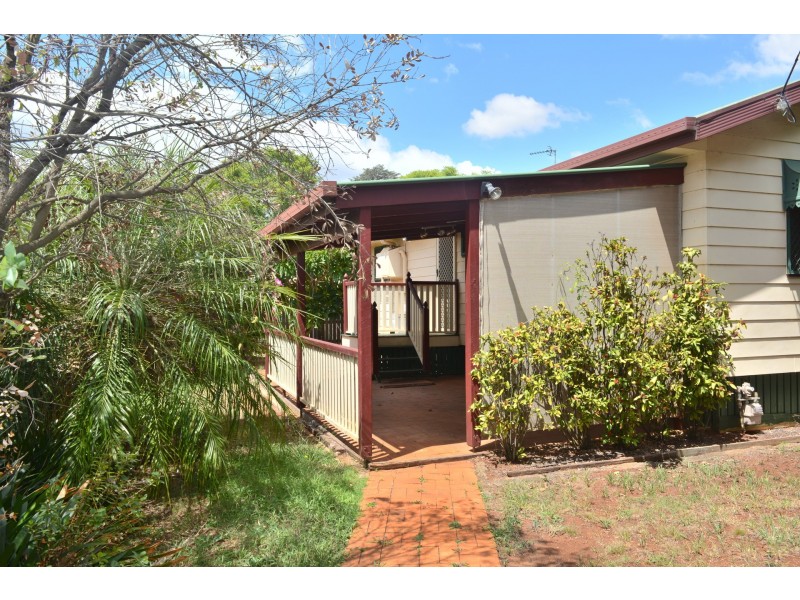 136D Holberton Street, Newtown QLD 4350